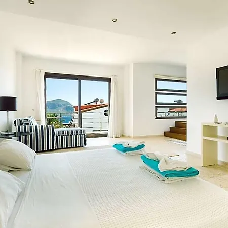 In Sleeps 8 Includes Swimming Pool Air Con And Wifi 1 Kalkan