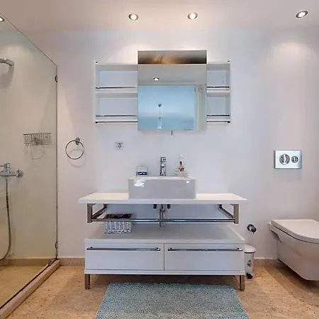 In Sleeps 8 Includes Swimming Pool Air Con And Wifi 1 Villa