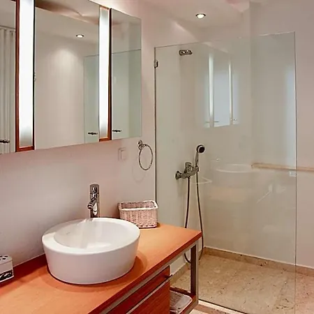 In Sleeps 8 Includes Swimming Pool Air Con And Wifi 1 Villa *