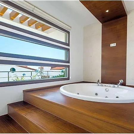 Villa In Sleeps 8 Includes Swimming Pool Air Con And Wifi 1 *
