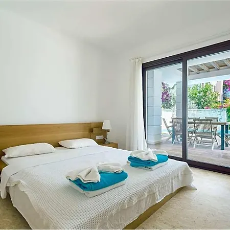 In Sleeps 8 Includes Swimming Pool Air Con And Wifi 1 *
