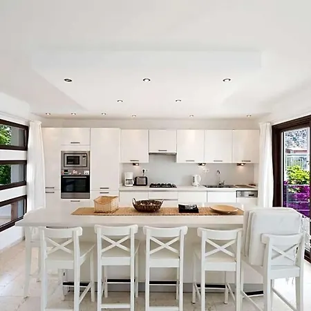 Villa In Sleeps 8 Includes Swimming Pool Air Con And Wifi 1